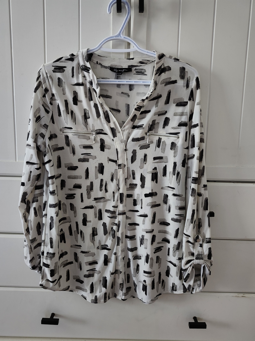 Abstract Brushstroke Cream and Black Zip-Pocket Blouse